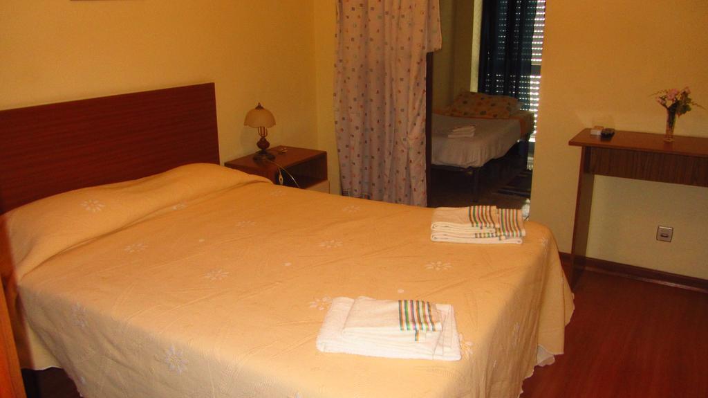 Residencial Martinho Hotel Lousa  Bagian luar foto
